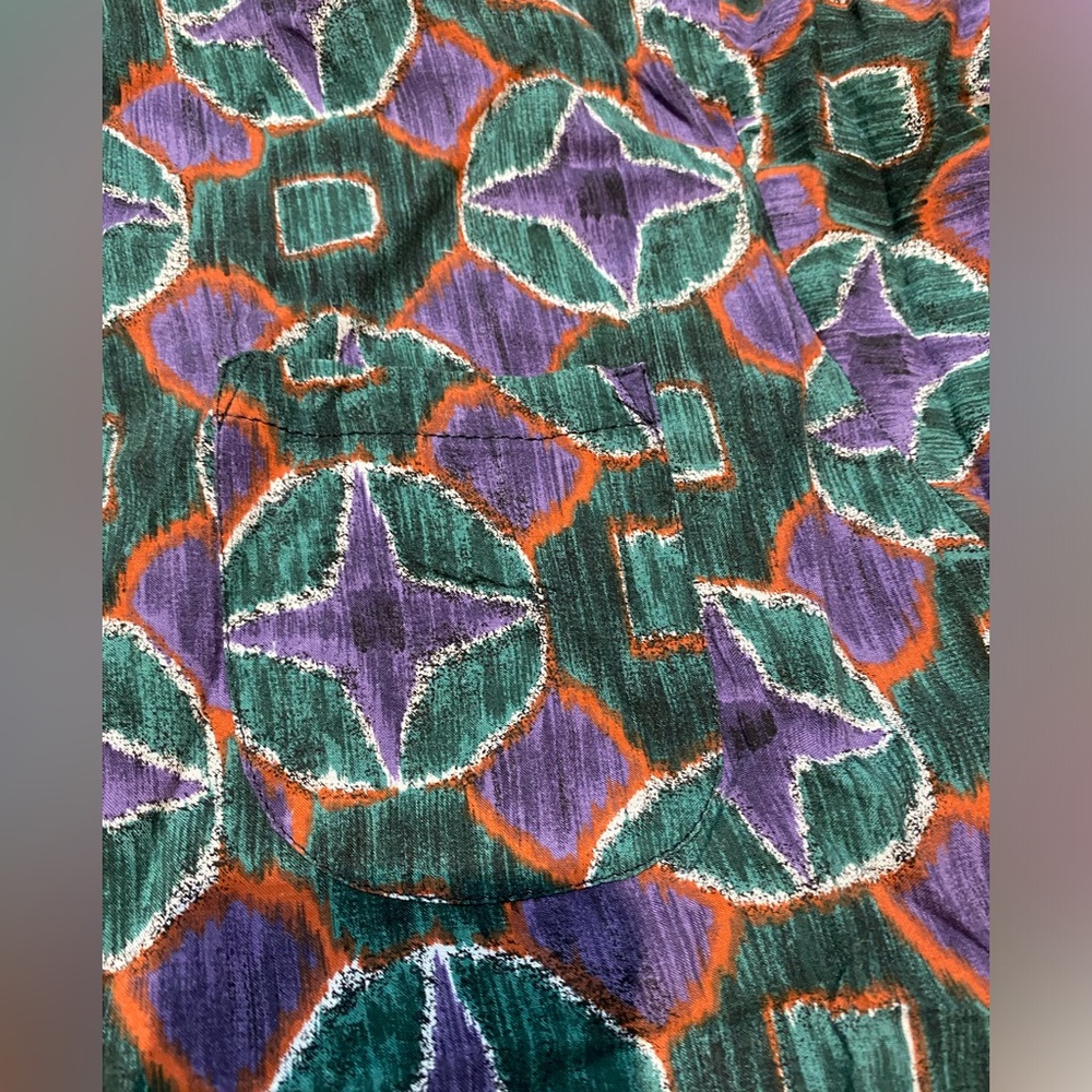 Men’s Homes large button down - Picture 5 of 7